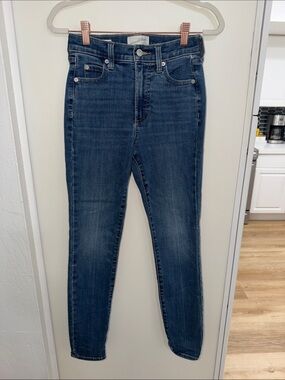 Universal Thread Women's High Rise Skinny Jeans in Dark Blue Wash | 2 R